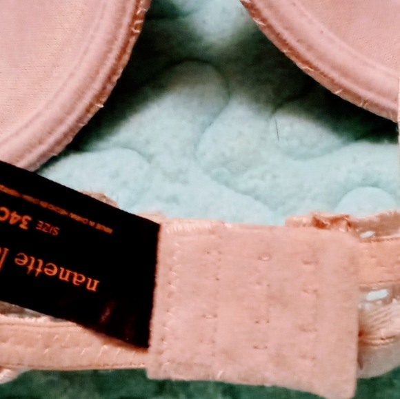 2 Bras - Picture 8 of 11